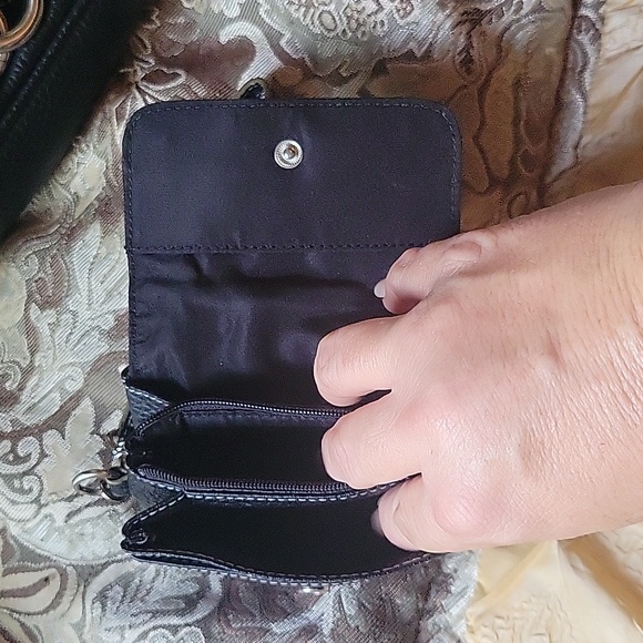 Wilson leather handbag and wallet set - Picture 9 of 12